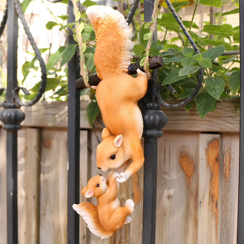 Kids Outdoor Tools - Mother Child Squirrel Resin Hanging Swing